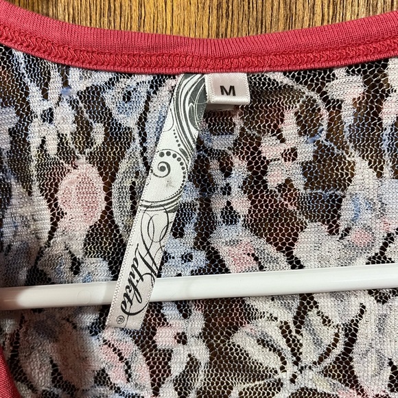 🇺🇸 Floral Lace Top - Picture 2 of 2